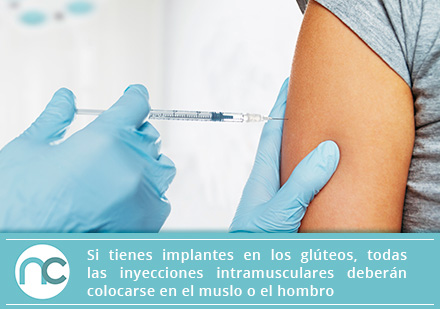Un Cirujano plástico en Colombia es tu mejor opción para un aumento de glúteos Inyección intramuscular en el hombro de un paciente
