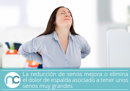 La reducción de senos es una solución efectiva para la gigantomastia Mujer de senos grandes con dolor de espalda